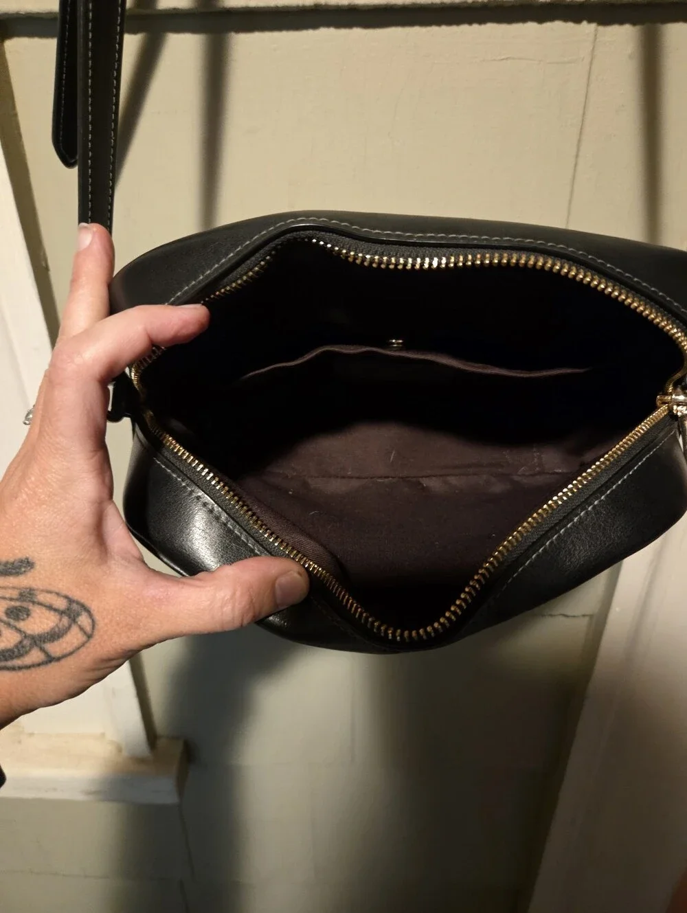 Coach CR135 Signature Canvas Camera Bag Crossbody Brown Black Gold Hardware EUC - Picture 6 of 11